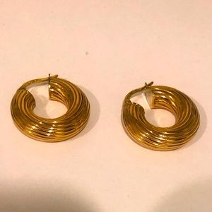 Gorgeous Italian 14K gold earrings